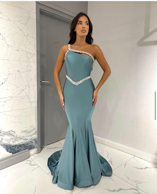 AZURE ÉLANCE staalblauwe one-shoulder avondjurk voorkant