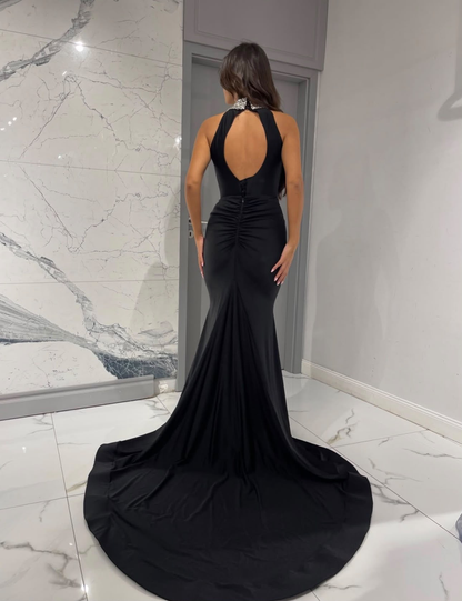 NOIR HALTER LUXE zwarte halter galajurk open rug achterkant