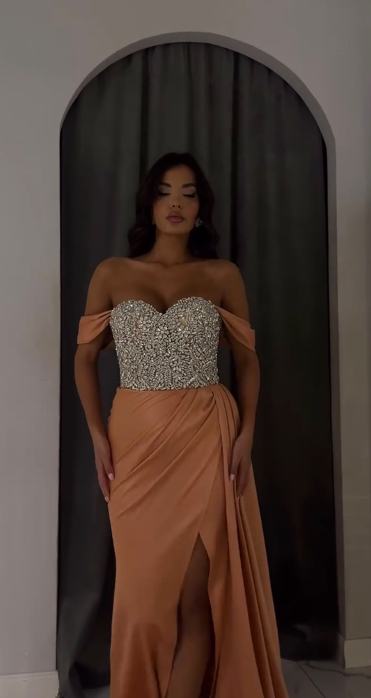 CHAMPAGNE SÉRÉNITÉ avondjurk champagne off-shoulder mermaid